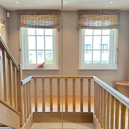 Villa Weg 12 *